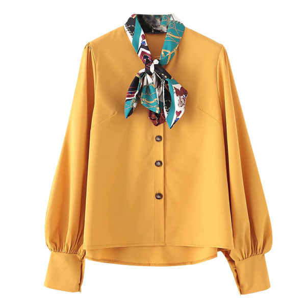 Új modell női tavaszi ing szalaggal a nyakkivágáson, színes mintával