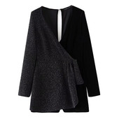 Moodne lühike kombinesoon sügava V-kaelusega ja vöökohal sidemetega