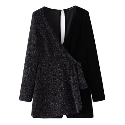 Moodne lühike kombinesoon sügava V-kaelusega ja vöökohal sidemetega