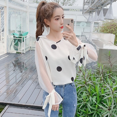 Μοντέρνο γυναικείο πουκάμισο σιφόν πουά και μανίκια με τούλι