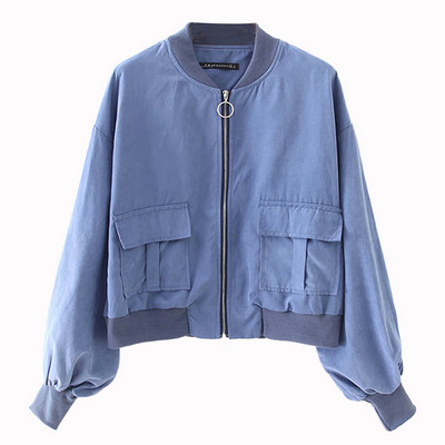 Rövid tavaszi kabát cipzárral és baseball zsebekkel