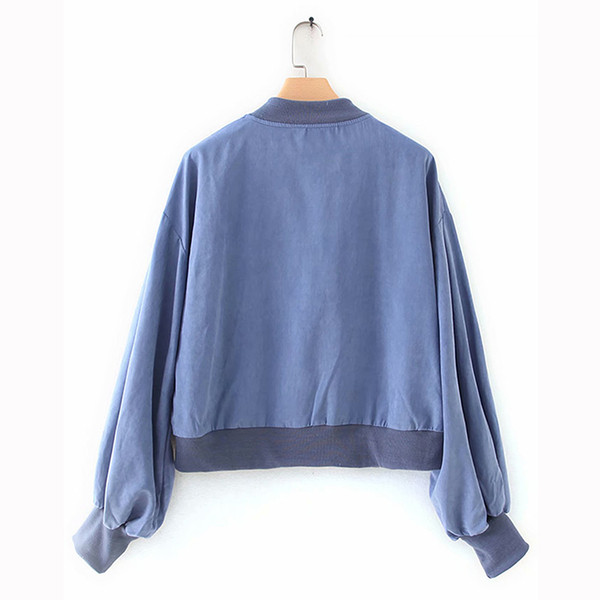 Rövid tavaszi kabát cipzárral és baseball zsebekkel