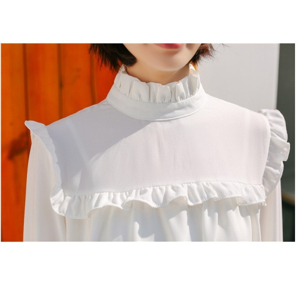 Modern női blúz alacsony pólógallérral és hosszú ujjal