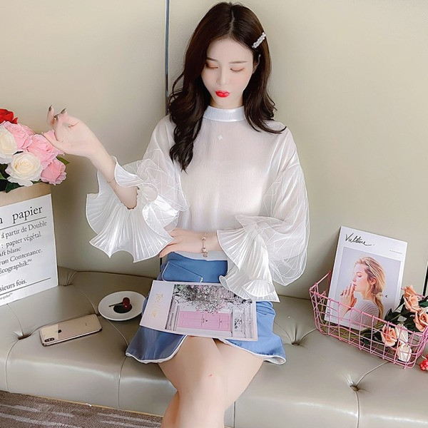 Γυναικεία μπλούζα σιφόν με χαμηλό γιακά και φαρδιά μανίκια