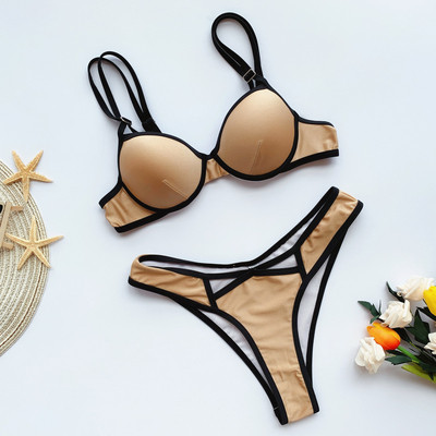 Γυναικεία μαγιό με κομμένα κομμάτια και λεπτές λουρίδες