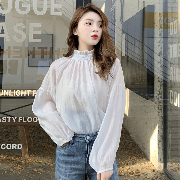 Uue mudeli laiade varrukate ja madala kraega naiste särk