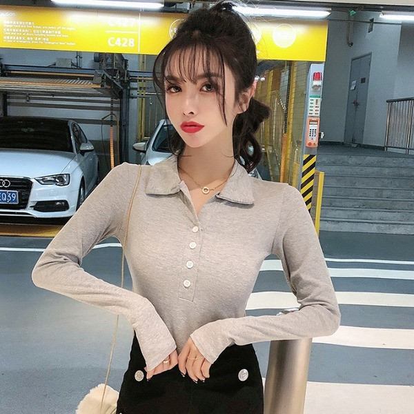 Klassikalise krae ja nööpidega vabaaja naiste kevadpluus