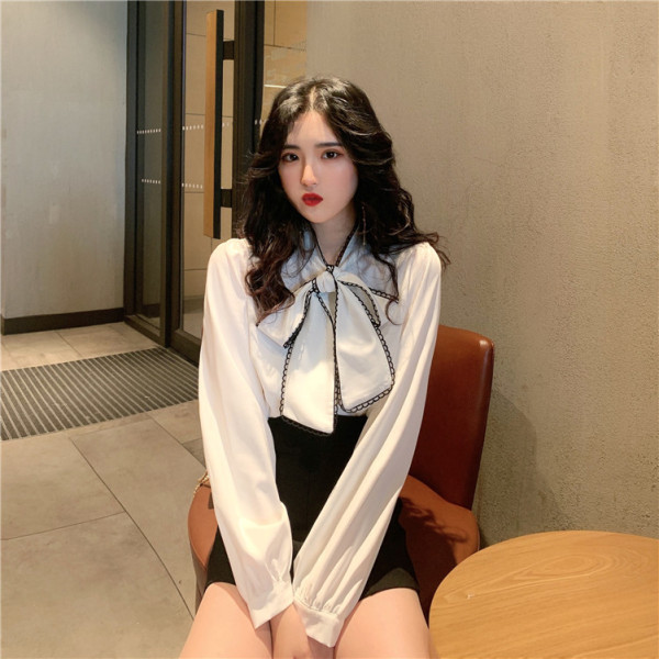 Moodne naiste särk paela ja pikkade šifoonist varrukatega