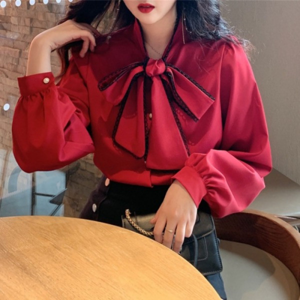 Moodne naiste särk paela ja pikkade šifoonist varrukatega