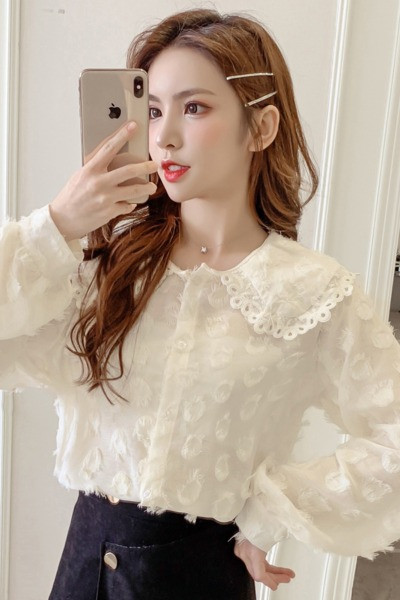 Moodne pikkade varrukate ja ümara kaelusega naiste särk