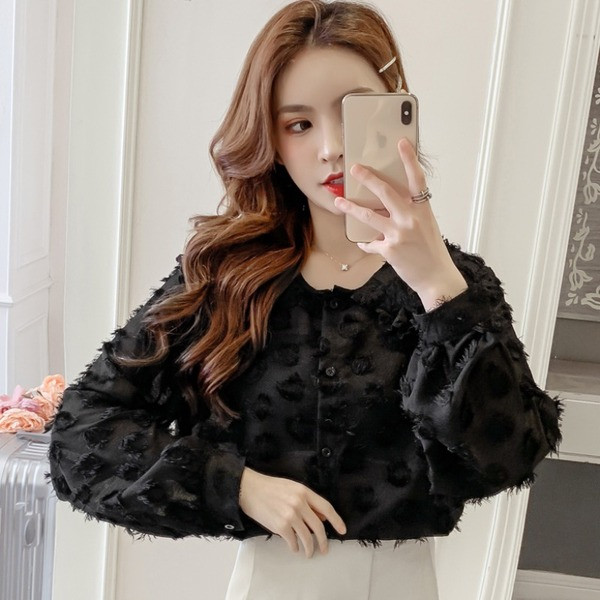 Moodne pikkade varrukate ja ümara kaelusega naiste särk