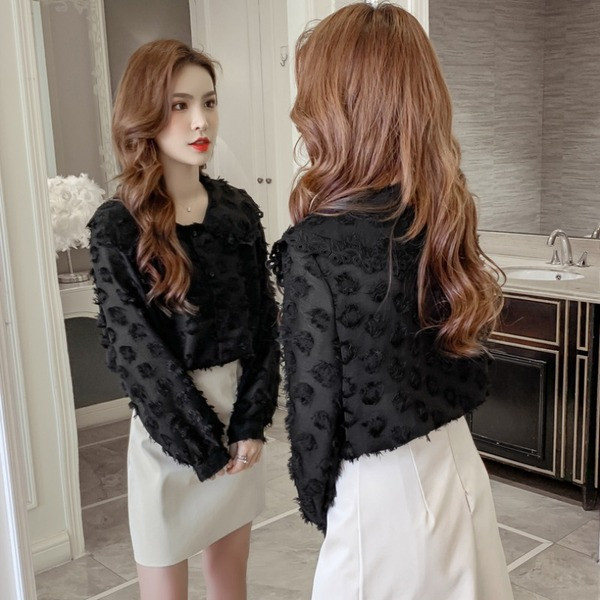 Moodne pikkade varrukate ja ümara kaelusega naiste särk