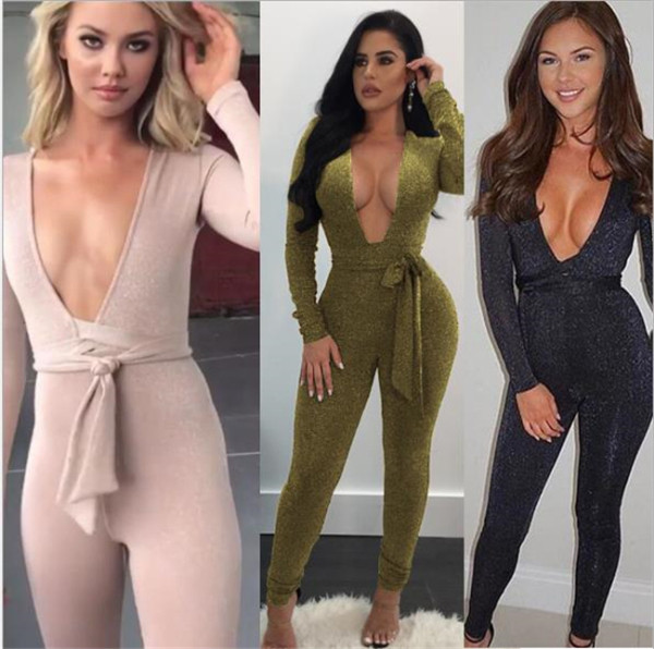Moderan ženski dugi kombinezon sa sjajnim efektom i V-izrezom