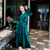 Pikk naiste sametkleit V-kaelusega ja pikkade varrukatega