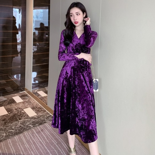 Pikk naiste sametkleit V-kaelusega ja pikkade varrukatega