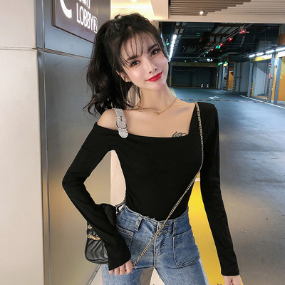 Moodne naiste pluus allalastud varrukatega ja kividega pandlaga