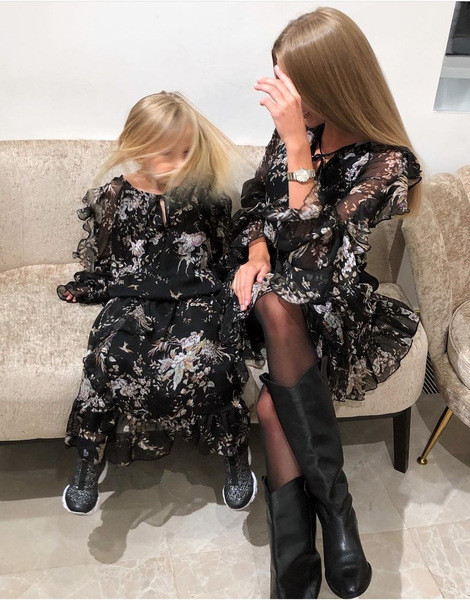 Vabaaja naiste lühike must pikkade läbipaistvate varrukatega kleit