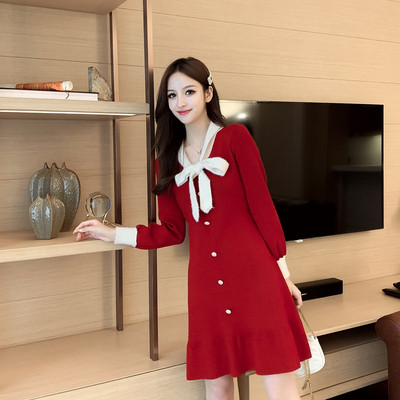 Elegantna ženska haljina s gumbima i ovratnikom s trakom