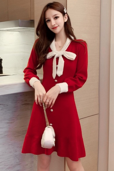 Elegantna ženska haljina s gumbima i ovratnikom s trakom