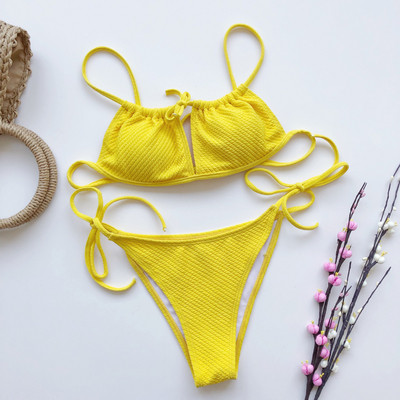 Moodne kaheosaline lipsudega ujumistrikoo