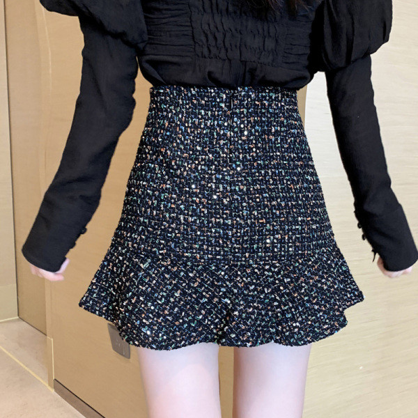 Lühike kõrge vöökoha ja nööpidega naiste seelik – pärlid