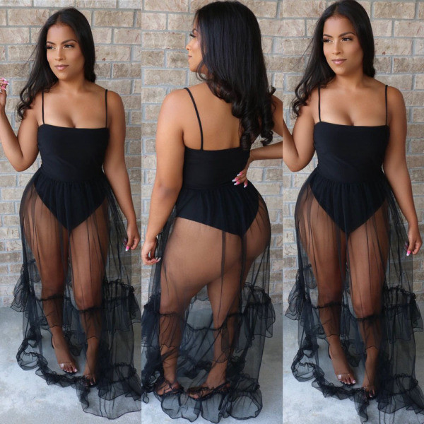 Nyárra alkalmas hosszú női ruha vékony pántokkal és tülllel