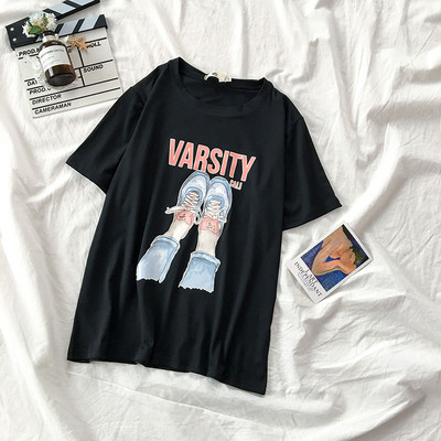 Naiste lai ovaalse dekoltee ja aplikatsiooniga T-särgi mudel