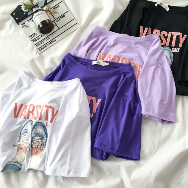 Naiste lai ovaalse dekoltee ja aplikatsiooniga T-särgi mudel