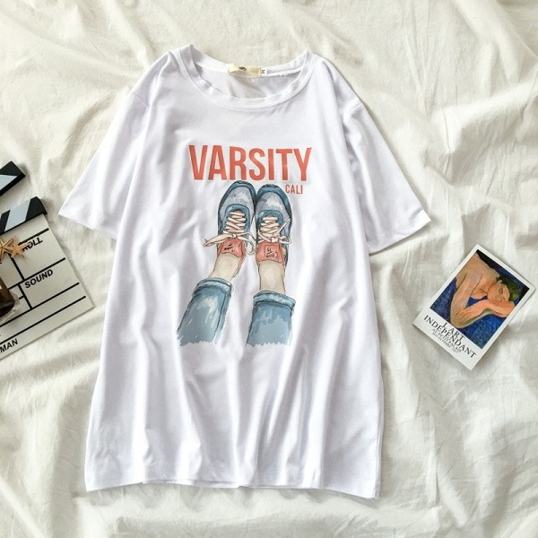 Naiste lai ovaalse dekoltee ja aplikatsiooniga T-särgi mudel