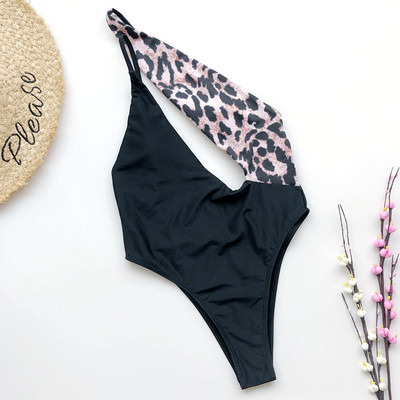 Moderan kupaći kostim s dubokim dekolteom i izrezanim leđima