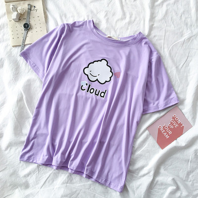 Široki model ženske majice s aplikacijom i O izrezom