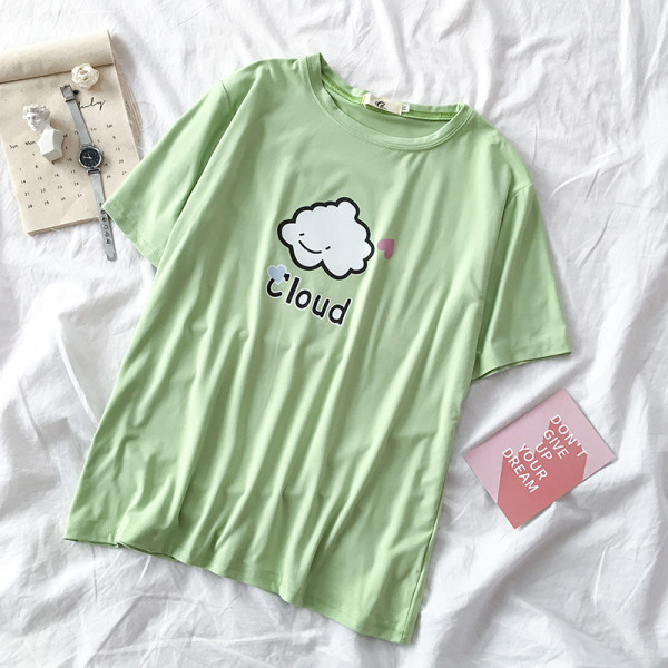 Široki model ženske majice s aplikacijom i O izrezom