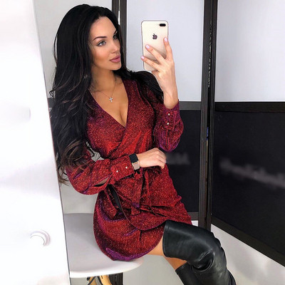 Moodne naiste lühike kleit pikkade varrukate ja sügava kaelusega