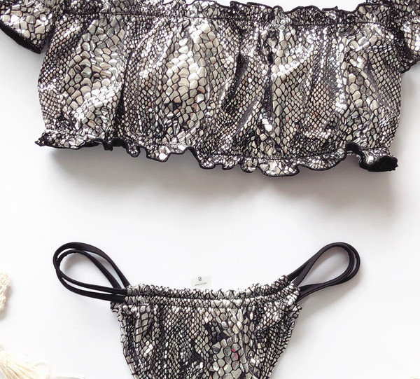 Modern kétrészes fürdőruha ejtett ujjú állatmintával