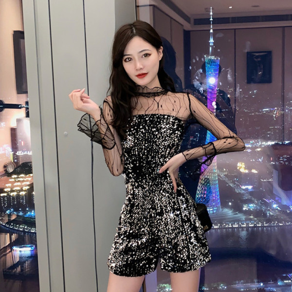 Stílusos női overál hosszú ujjal és flitterekkel