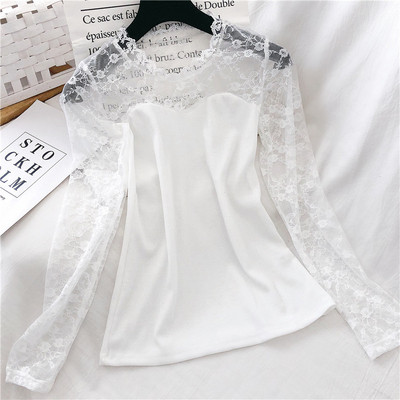 Moderna ženska bluza u bijeloj i crnoj boji sa ovalnim dekolteom