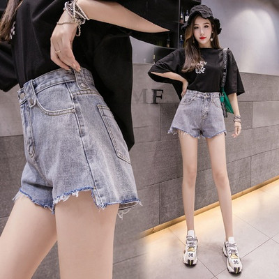 Rebenenud motiivide ja taskutega naiste lühikeste pükste uus mudel