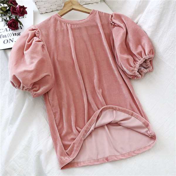 Μοντέρνα γυναικεία μπλούζα σε τέσσερα χρώματα με κοντό μανίκι και στρογγυλό ντεκολτέ