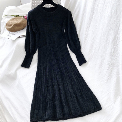 Γυναικείο casual μακρύ φόρεμα σε λευκό και μαύρο με οβάλ ντεκολτέ