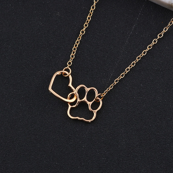 Moteriškas karoliai su pakabučiais – letenėlė su širdele