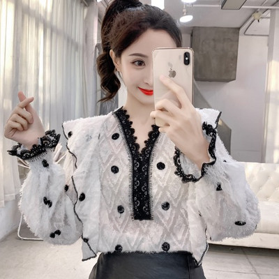 Ženska čipkasta košulja sa špic izrezom na točkice