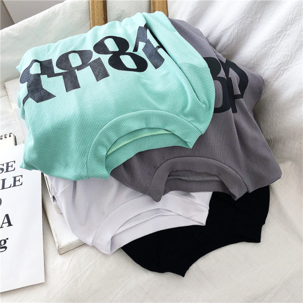 Καθημερινή γυναικεία μπλούζα με ωοειδές λαιμόκοψη σε τρία χρώματα με γράμματα