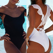 Moderan kupaći kostim s prekriženim naramenicama i golim leđima