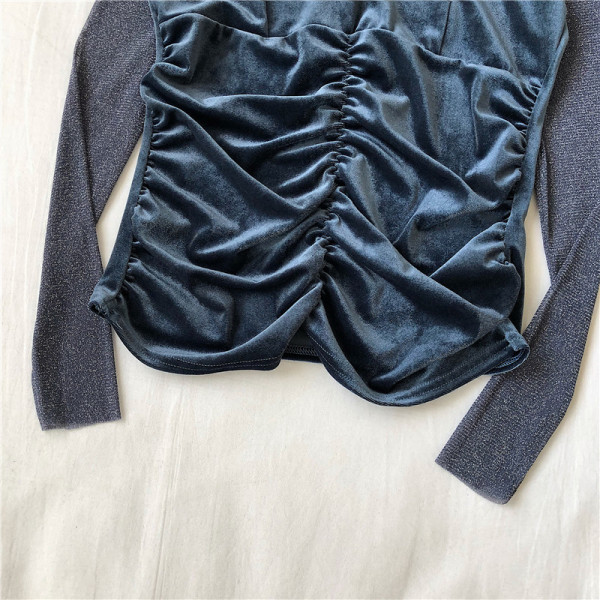 Stílusos női blúz kék bézs és fekete színben, ovális nyakkivágással