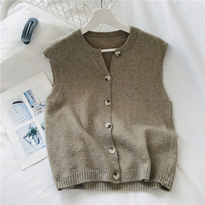 Kelių spalvų moteriška laisvalaikio liemenė su sagomis