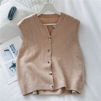 Kelių spalvų moteriška laisvalaikio liemenė su sagomis