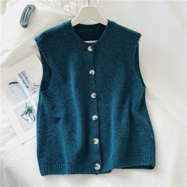 Kelių spalvų moteriška laisvalaikio liemenė su sagomis