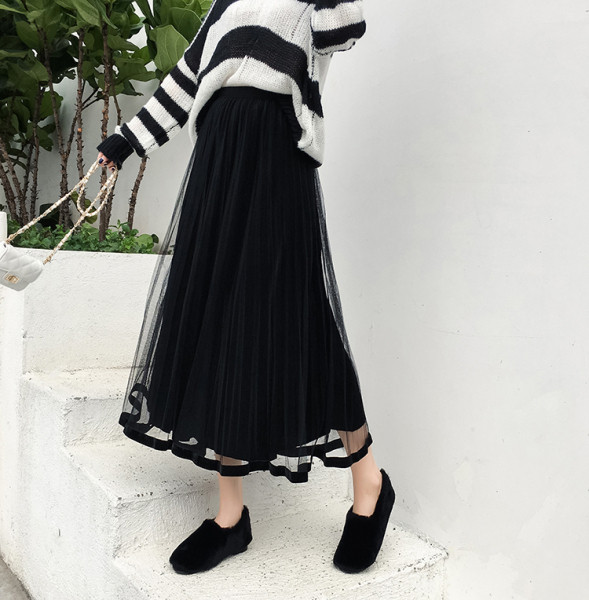 Modern női rakott szoknya tülllel