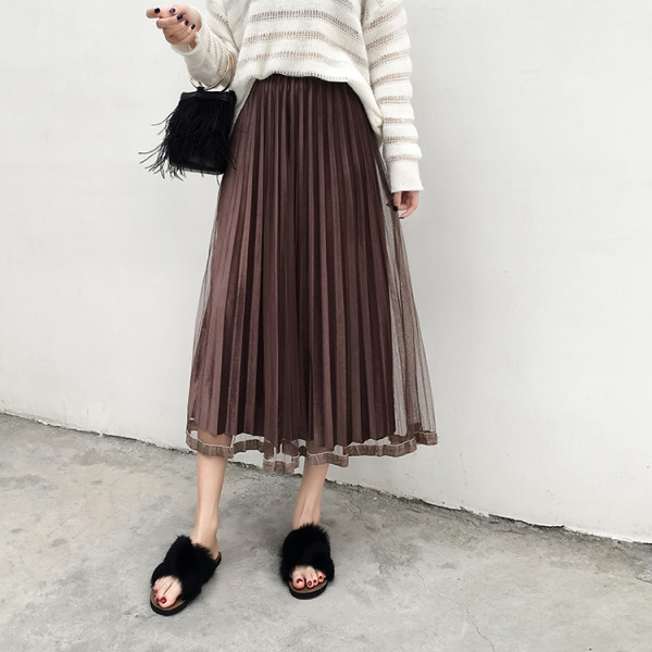 Modern női rakott szoknya tülllel