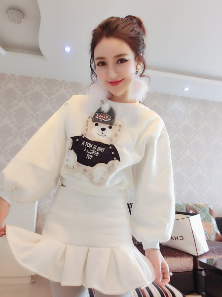 Naiste vabaaja komplekt kaheosalisest seelikust ja pluusist